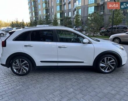 Белый Киа Niro, объемом двигателя 1.58 л и пробегом 147 тыс. км за 20000 $, фото 6 на Automoto.ua