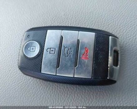 Белый Киа Niro, объемом двигателя 1.6 л и пробегом 100 тыс. км за 10000 $, фото 10 на Automoto.ua