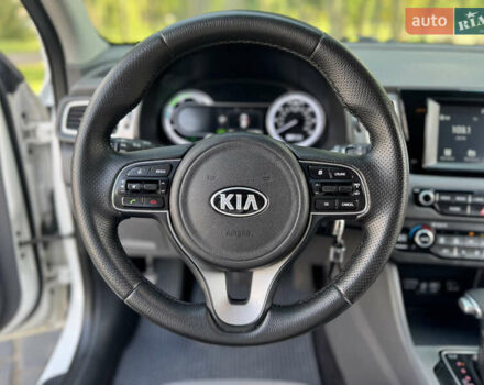 Белый Киа Niro, объемом двигателя 1.6 л и пробегом 160 тыс. км за 15400 $, фото 35 на Automoto.ua
