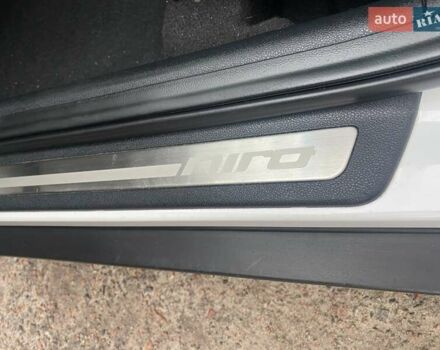 Білий Кіа Niro, об'ємом двигуна 1.58 л та пробігом 147 тис. км за 17400 $, фото 28 на Automoto.ua