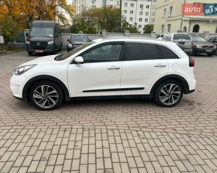 Белый Киа Niro, объемом двигателя 1.58 л и пробегом 193 тыс. км за 16300 $, фото 3 на Automoto.ua