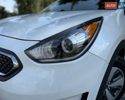 Белый Киа Niro, объемом двигателя 1.6 л и пробегом 160 тыс. км за 15400 $, фото 3 на Automoto.ua