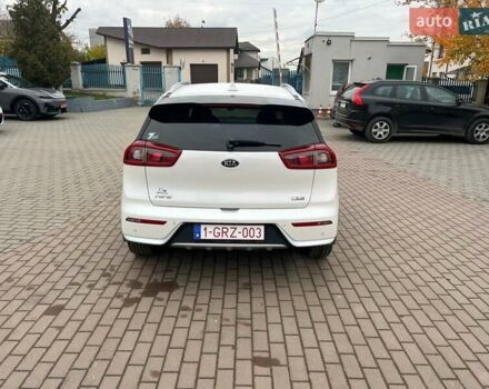Белый Киа Niro, объемом двигателя 1.58 л и пробегом 193 тыс. км за 16300 $, фото 6 на Automoto.ua