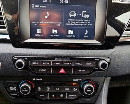 Белый Киа Niro, объемом двигателя 1.6 л и пробегом 180 тыс. км за 17200 $, фото 5 на Automoto.ua