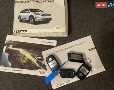 Білий Кіа Niro, об'ємом двигуна 1.58 л та пробігом 147 тис. км за 17400 $, фото 38 на Automoto.ua