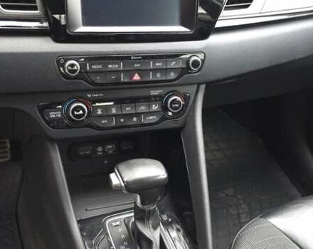 Білий Кіа Niro, об'ємом двигуна 1.58 л та пробігом 86 тис. км за 18500 $, фото 14 на Automoto.ua