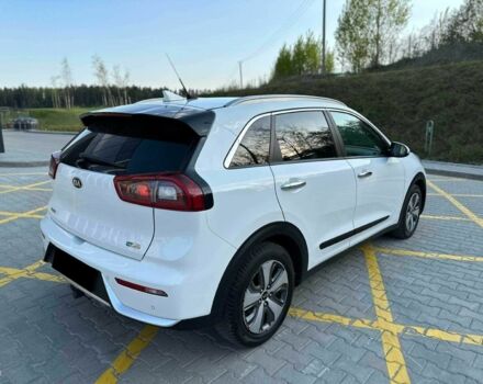Кіа Niro 2017 у Києві на Automoto.ua Білий Кіа Niro, об'ємом двигуна 0 л та пробігом 75 тис. км за 10500 $, фото 3 на Automoto.ua