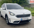 Белый Киа Niro, объемом двигателя 1.58 л и пробегом 88 тыс. км за 17500 $, фото 4 на Automoto.ua