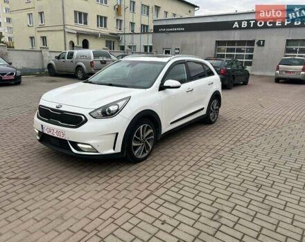Белый Киа Niro, объемом двигателя 1.58 л и пробегом 193 тыс. км за 16300 $, фото 7 на Automoto.ua