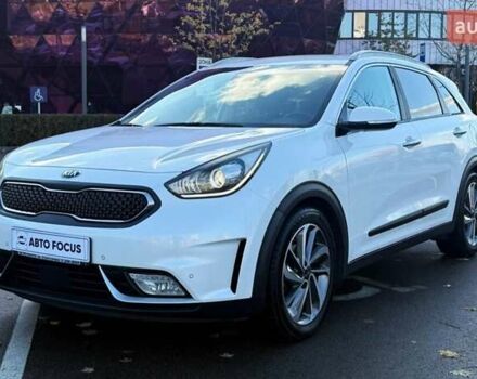 Білий Кіа Niro, об'ємом двигуна 1.58 л та пробігом 96 тис. км за 18990 $, фото 3 на Automoto.ua