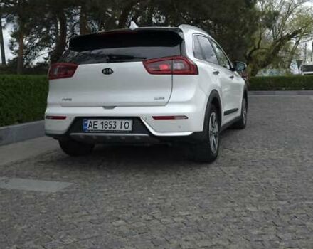 Білий Кіа Niro, об'ємом двигуна 1.58 л та пробігом 86 тис. км за 18500 $, фото 4 на Automoto.ua