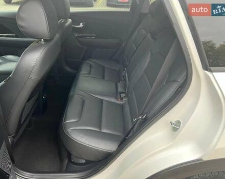 Белый Киа Niro, объемом двигателя 1.58 л и пробегом 193 тыс. км за 16300 $, фото 16 на Automoto.ua