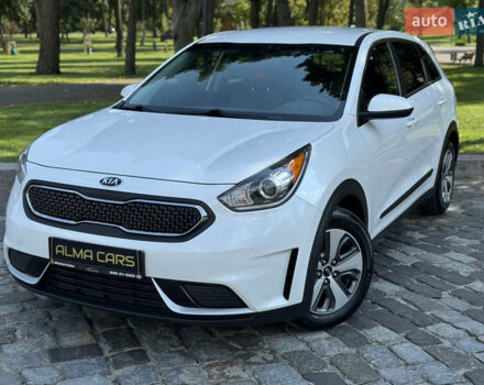 Белый Киа Niro, объемом двигателя 1.6 л и пробегом 160 тыс. км за 15400 $, фото 2 на Automoto.ua