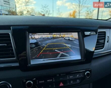 Белый Киа Niro, объемом двигателя 1.58 л и пробегом 97 тыс. км за 18990 $, фото 20 на Automoto.ua