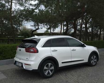 Білий Кіа Niro, об'ємом двигуна 1.58 л та пробігом 86 тис. км за 18500 $, фото 1 на Automoto.ua