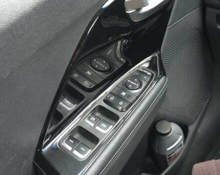 Білий Кіа Niro, об'ємом двигуна 1.58 л та пробігом 86 тис. км за 18500 $, фото 16 на Automoto.ua
