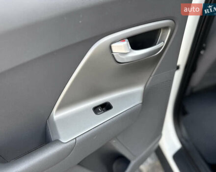 Белый Киа Niro, объемом двигателя 1.6 л и пробегом 160 тыс. км за 15400 $, фото 50 на Automoto.ua