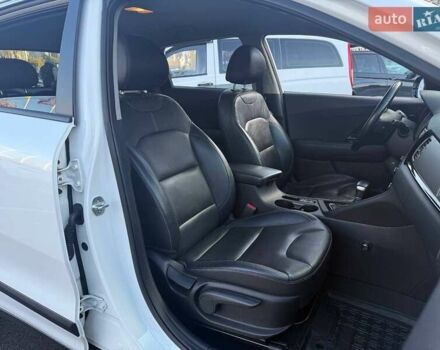 Белый Киа Niro, объемом двигателя 1.58 л и пробегом 97 тыс. км за 18990 $, фото 14 на Automoto.ua