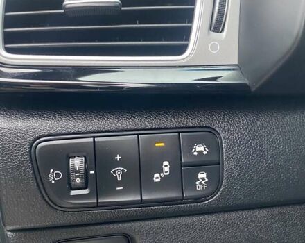 Білий Кіа Niro, об'ємом двигуна 1.58 л та пробігом 147 тис. км за 17400 $, фото 16 на Automoto.ua