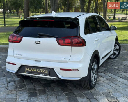 Білий Кіа Niro, об'ємом двигуна 1.6 л та пробігом 160 тис. км за 15999 $, фото 17 на Automoto.ua