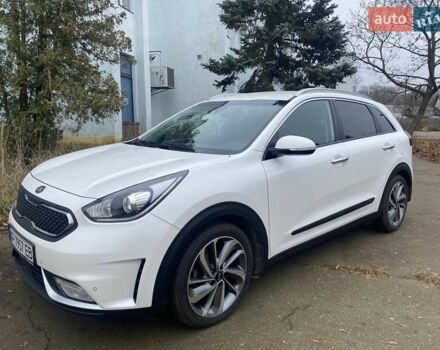 Білий Кіа Niro, об'ємом двигуна 1.58 л та пробігом 147 тис. км за 17400 $, фото 6 на Automoto.ua