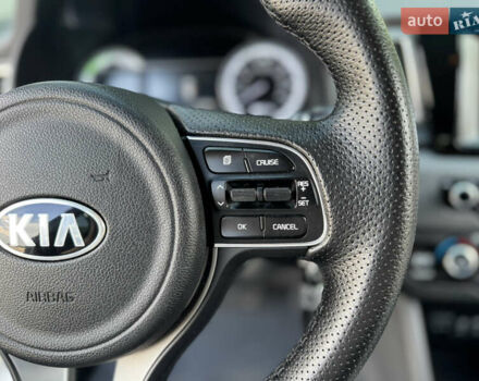 Білий Кіа Niro, об'ємом двигуна 1.6 л та пробігом 160 тис. км за 15999 $, фото 37 на Automoto.ua