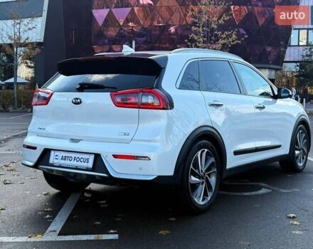 Белый Киа Niro, объемом двигателя 1.58 л и пробегом 97 тыс. км за 18990 $, фото 6 на Automoto.ua