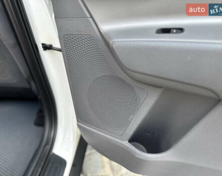 Белый Киа Niro, объемом двигателя 1.6 л и пробегом 160 тыс. км за 15400 $, фото 55 на Automoto.ua