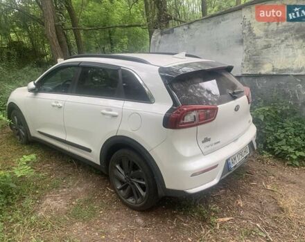 Белый Киа Niro, объемом двигателя 1.58 л и пробегом 118 тыс. км за 15800 $, фото 1 на Automoto.ua