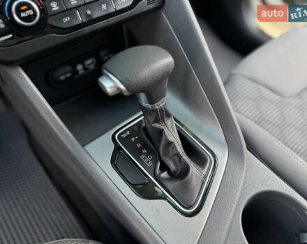 Белый Киа Niro, объемом двигателя 1.6 л и пробегом 160 тыс. км за 15400 $, фото 45 на Automoto.ua