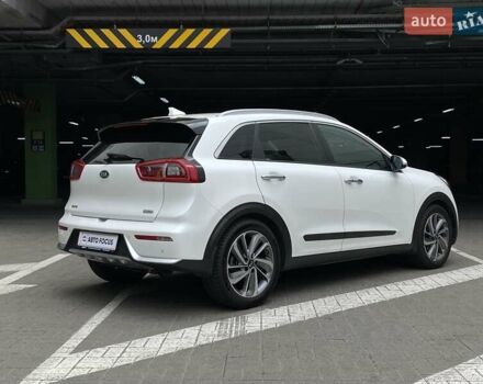 Белый Киа Niro, объемом двигателя 1.58 л и пробегом 93 тыс. км за 19990 $, фото 5 на Automoto.ua