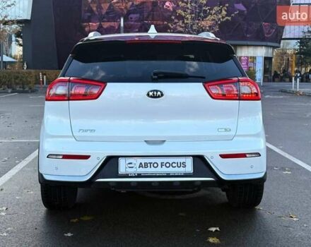 Белый Киа Niro, объемом двигателя 1.58 л и пробегом 97 тыс. км за 18990 $, фото 5 на Automoto.ua