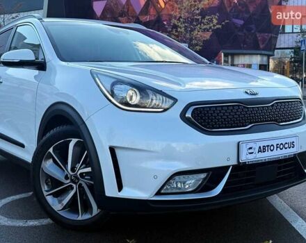 Белый Киа Niro, объемом двигателя 1.58 л и пробегом 97 тыс. км за 18990 $, фото 1 на Automoto.ua