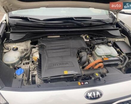 Білий Кіа Niro, об'ємом двигуна 1.58 л та пробігом 147 тис. км за 17400 $, фото 32 на Automoto.ua