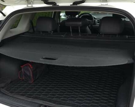 Білий Кіа Niro, об'ємом двигуна 1.58 л та пробігом 86 тис. км за 18500 $, фото 7 на Automoto.ua