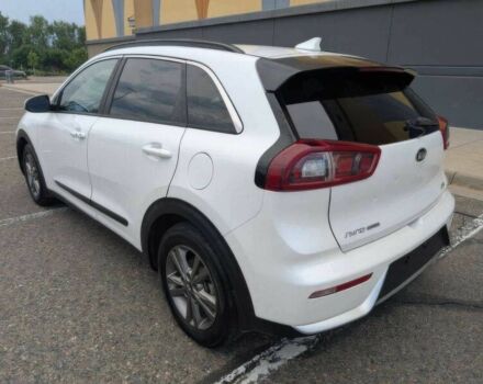 Белый Киа Niro, объемом двигателя 1.6 л и пробегом 66 тыс. км за 9000 $, фото 4 на Automoto.ua