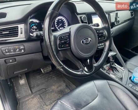 Білий Кіа Niro, об'ємом двигуна 1.58 л та пробігом 147 тис. км за 17400 $, фото 9 на Automoto.ua