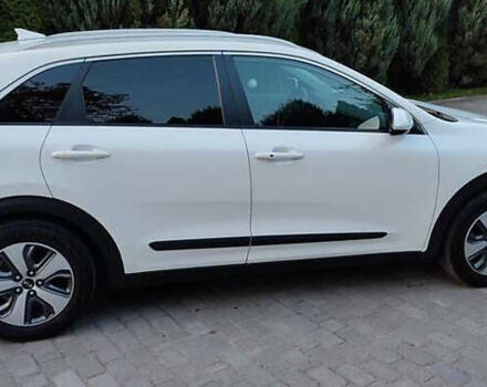 Белый Киа Niro, объемом двигателя 1.58 л и пробегом 132 тыс. км за 15000 $, фото 5 на Automoto.ua