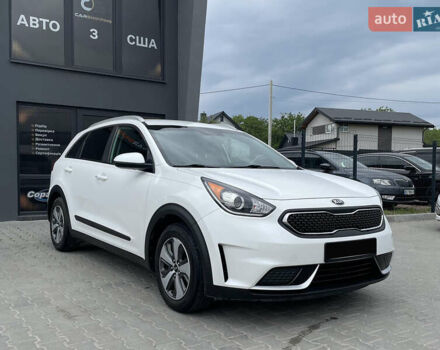 Белый Киа Niro, объемом двигателя 1.59 л и пробегом 66 тыс. км за 16500 $, фото 2 на Automoto.ua
