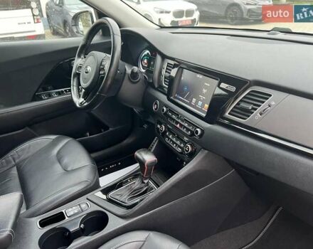 Белый Киа Niro, объемом двигателя 1.58 л и пробегом 193 тыс. км за 16300 $, фото 24 на Automoto.ua