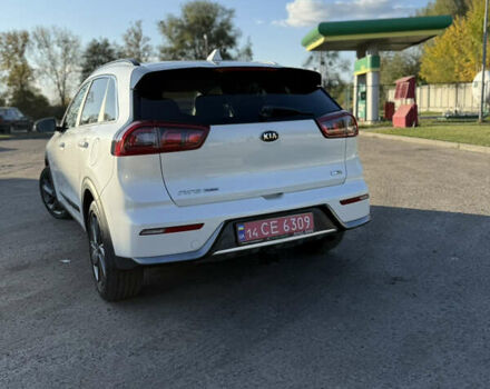 Білий Кіа Niro, об'ємом двигуна 1.58 л та пробігом 77 тис. км за 16500 $, фото 6 на Automoto.ua