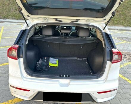 Кіа Niro 2017 у Києві на Automoto.ua Білий Кіа Niro, об'ємом двигуна 0 л та пробігом 75 тис. км за 10500 $, фото 5 на Automoto.ua
