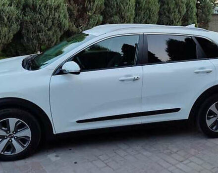 Белый Киа Niro, объемом двигателя 1.58 л и пробегом 132 тыс. км за 15000 $, фото 4 на Automoto.ua