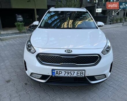 Белый Киа Niro, объемом двигателя 1.58 л и пробегом 147 тыс. км за 20000 $, фото 4 на Automoto.ua