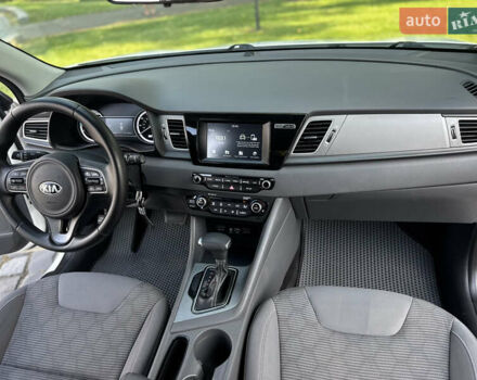 Белый Киа Niro, объемом двигателя 1.6 л и пробегом 160 тыс. км за 15400 $, фото 65 на Automoto.ua