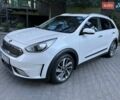 Белый Киа Niro, объемом двигателя 1.58 л и пробегом 147 тыс. км за 20000 $, фото 3 на Automoto.ua