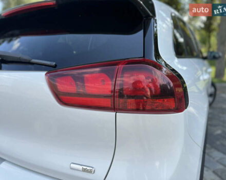 Белый Киа Niro, объемом двигателя 1.6 л и пробегом 160 тыс. км за 15400 $, фото 18 на Automoto.ua