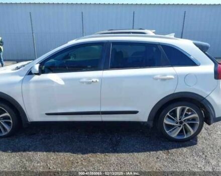 Белый Киа Niro, объемом двигателя 1.6 л и пробегом 100 тыс. км за 10000 $, фото 13 на Automoto.ua