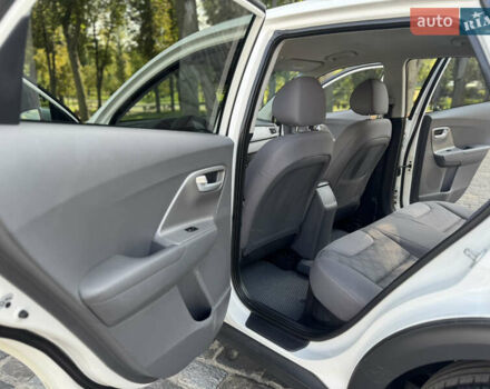 Белый Киа Niro, объемом двигателя 1.6 л и пробегом 160 тыс. км за 15400 $, фото 48 на Automoto.ua