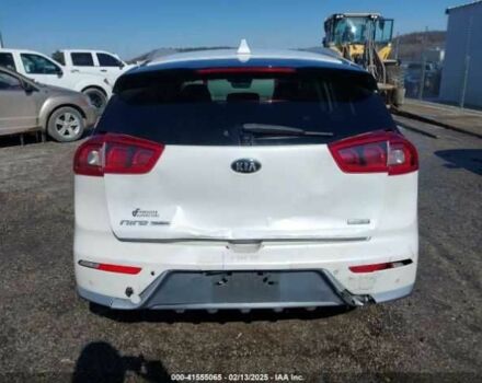 Белый Киа Niro, объемом двигателя 1.6 л и пробегом 100 тыс. км за 10000 $, фото 15 на Automoto.ua